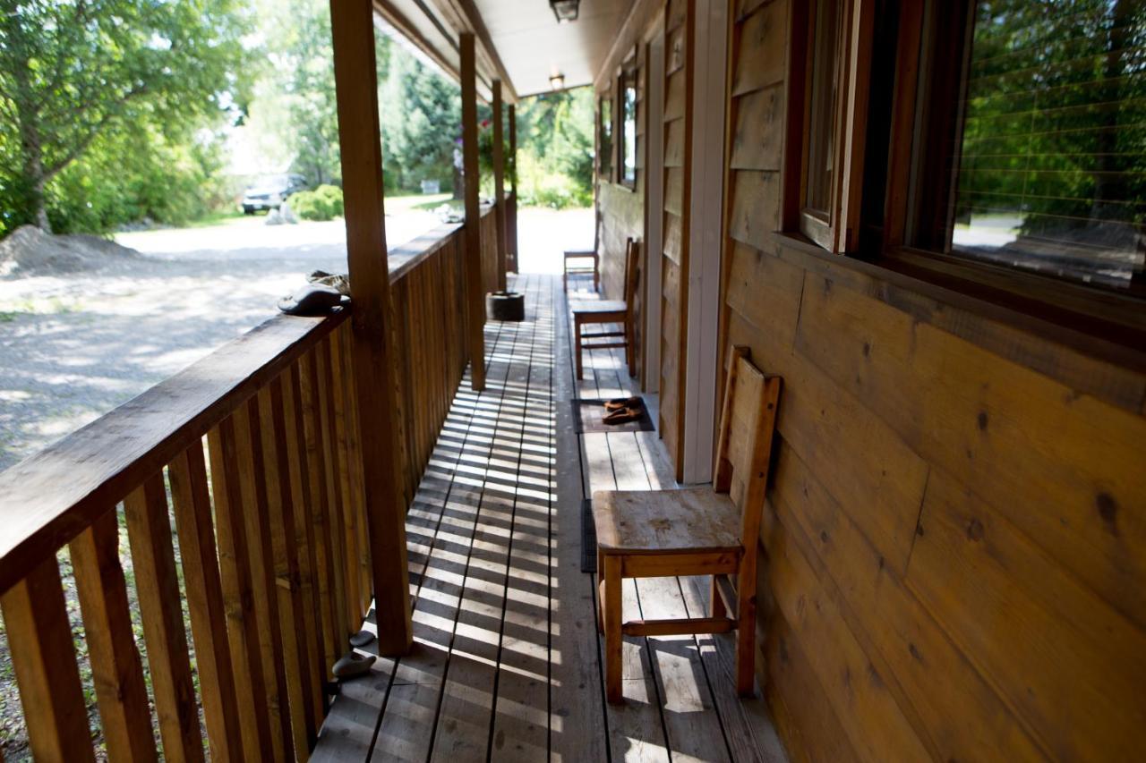 Skeena River House Bed & Breakfast Terrace Εξωτερικό φωτογραφία